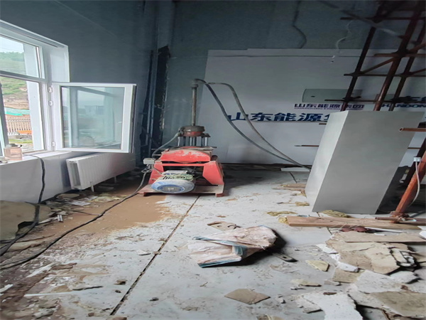 沙依巴克地基基础下沉墙体裂缝加固注浆顶升施工